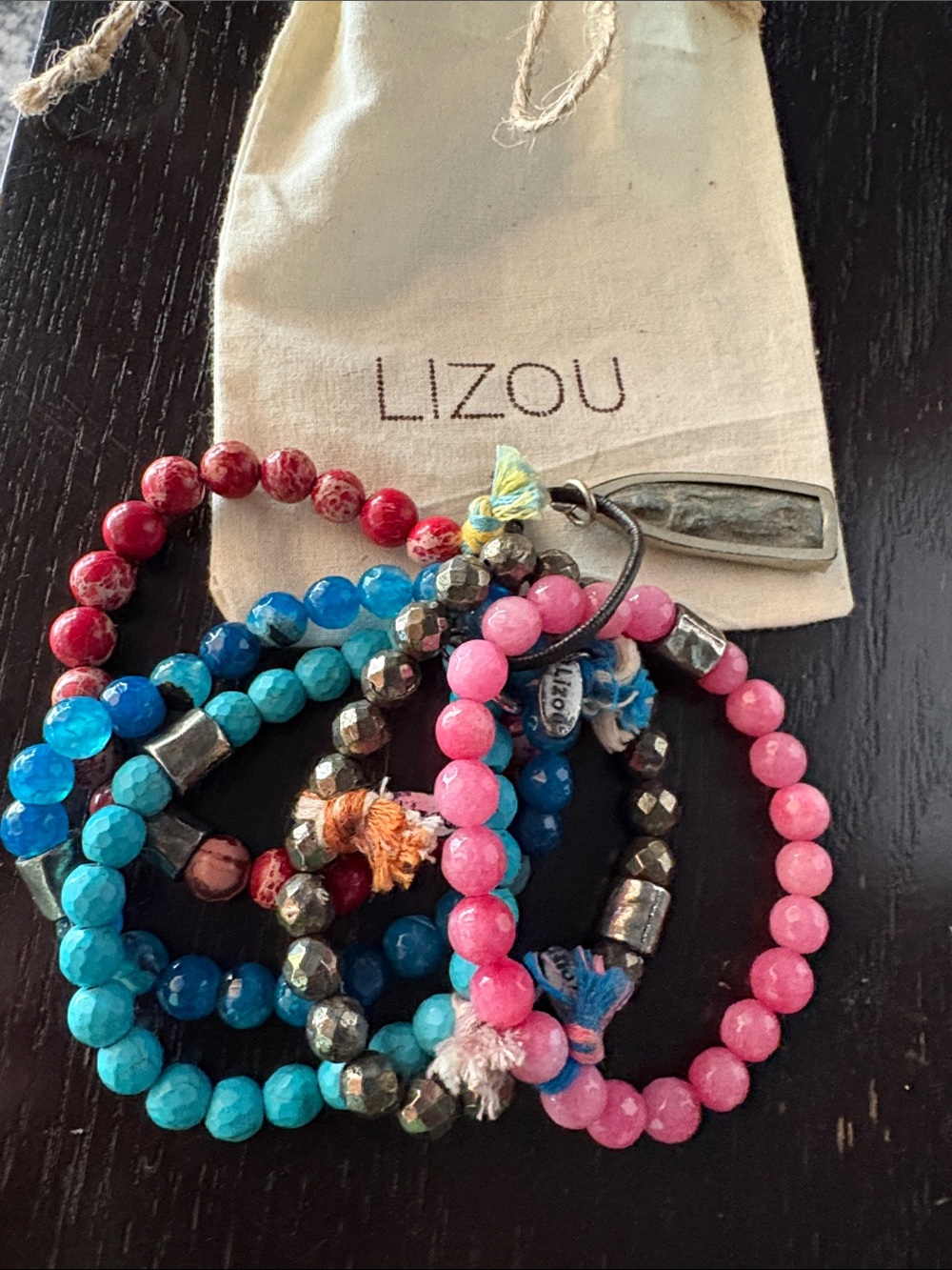 LIZOU 5 strand with charm